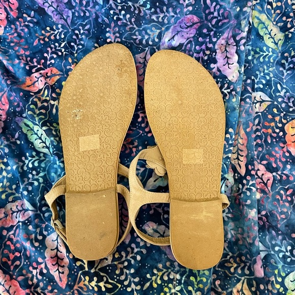 Faux suede floral sandal size 9 - Picture 2 of 4